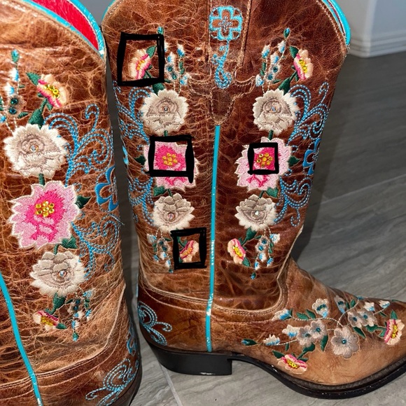 MACIE BEAN WOMEN'S ROSE GARDEN WESTERN BOOTS - SNIP TOE. SWAROVSKI CRYSTALS - Picture 7 of 7